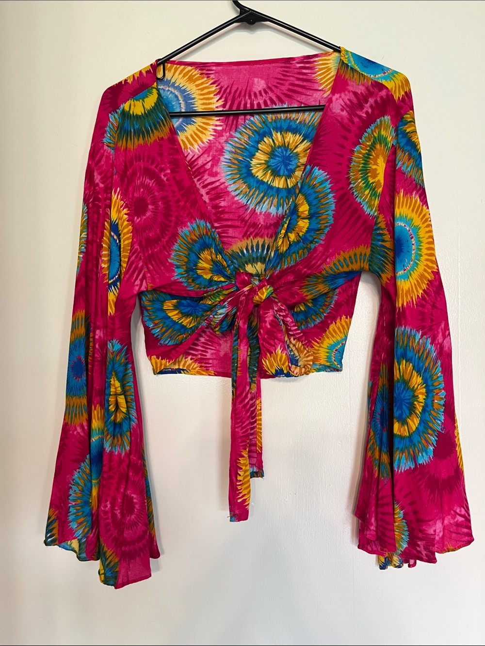 Tie Dye Bell Sleeve Crop Top from the 70’s (S-M) in good condition